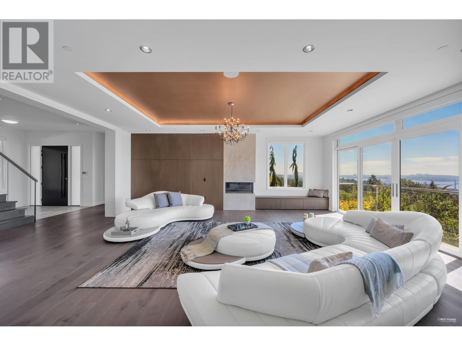 2101 UNION COURT, West Vancouver