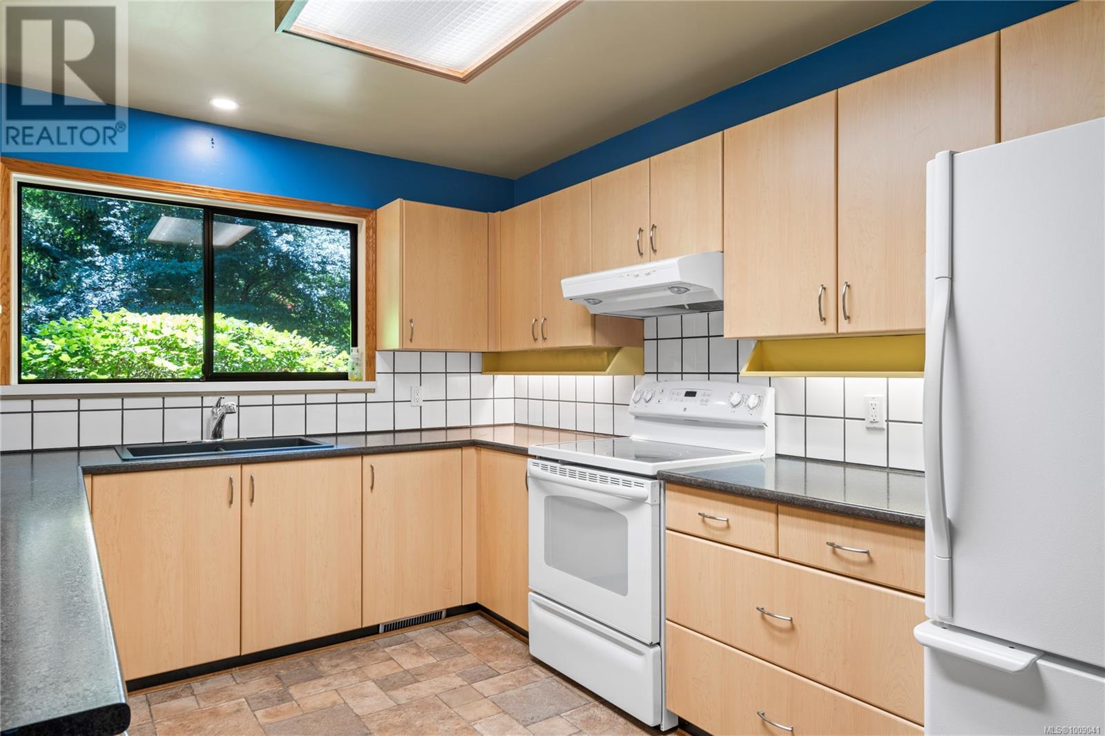 Photo 27 of 255 Sunningdale Rd E, Qualicum Beach BC