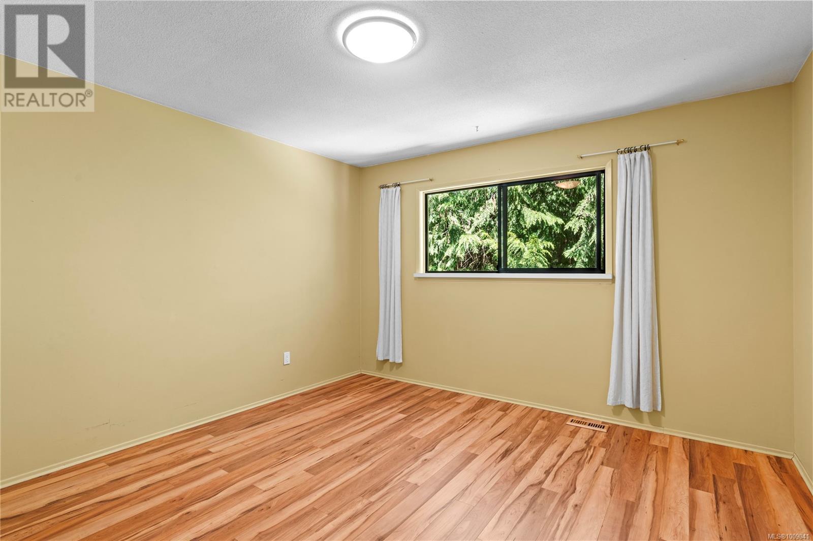 Photo 28 of 255 Sunningdale Rd E, Qualicum Beach BC