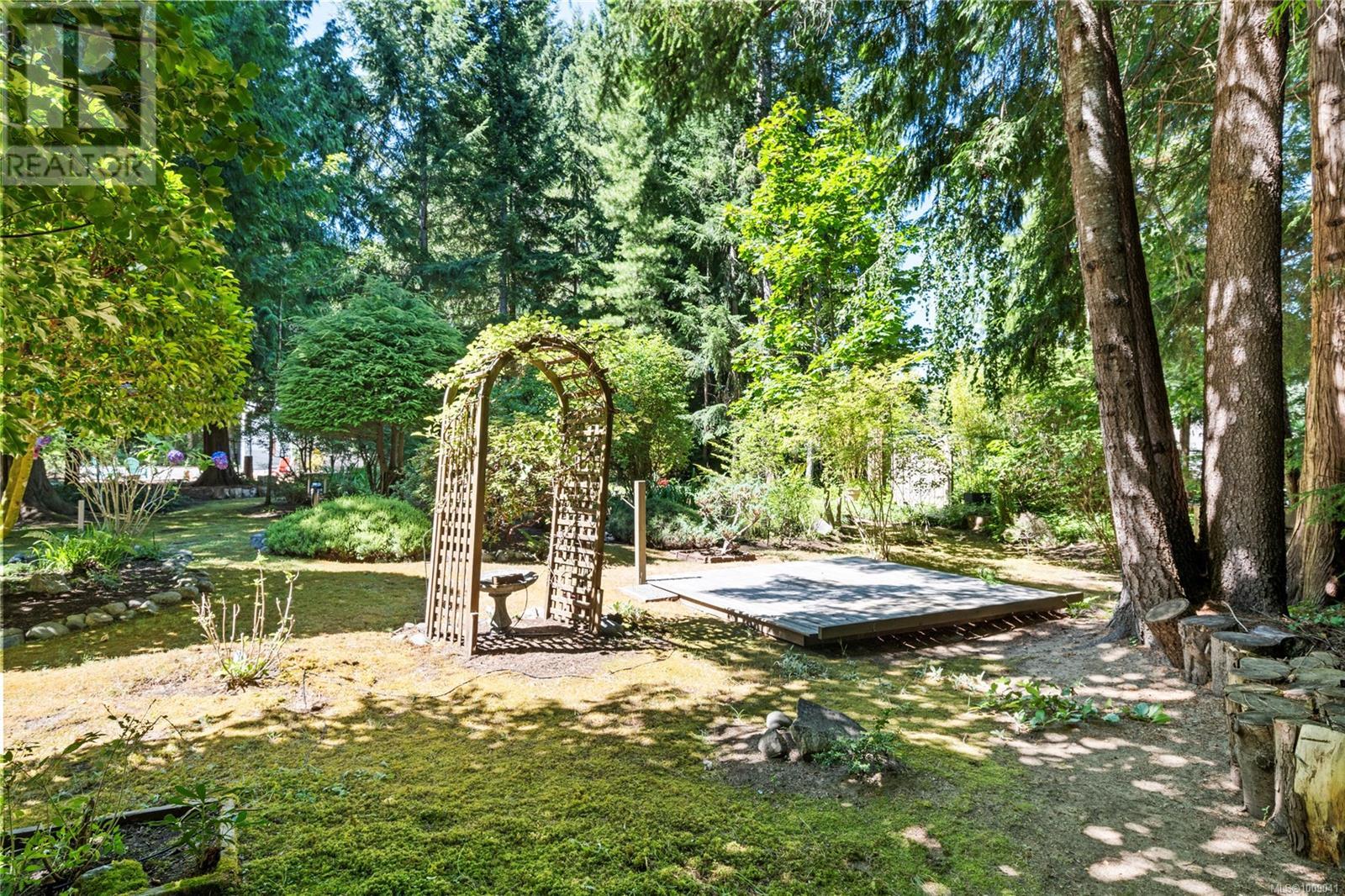 Photo 12 of 255 Sunningdale Rd E, Qualicum Beach BC