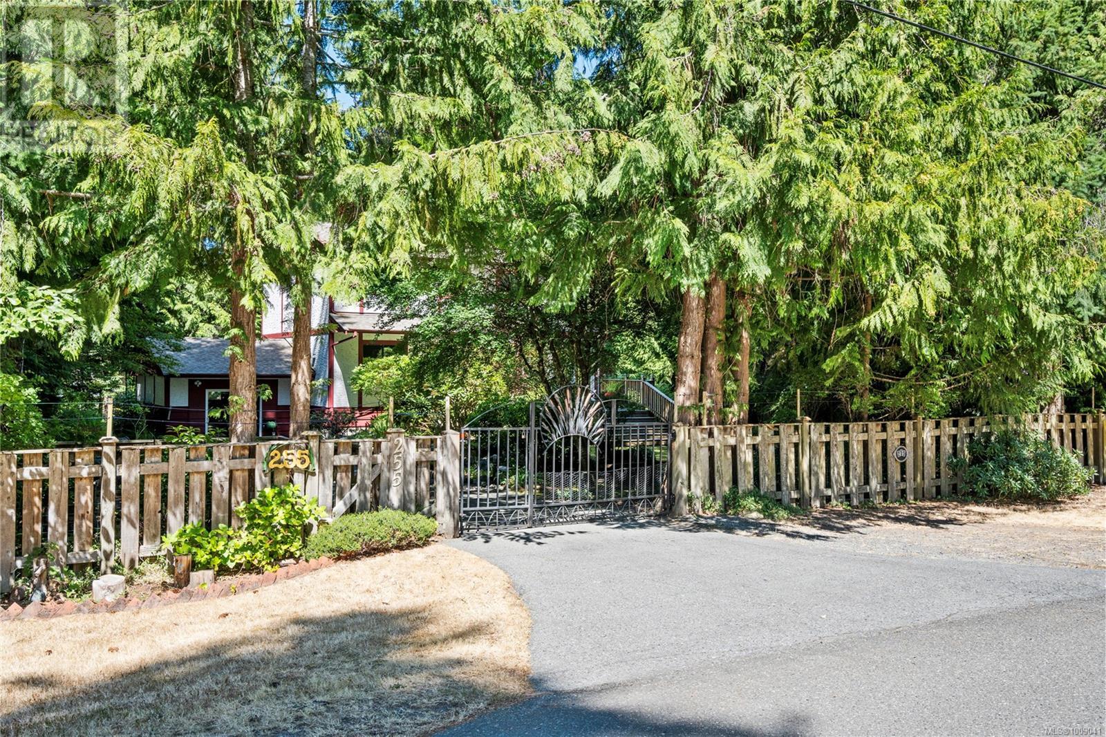 Photo 21 of 255 Sunningdale Rd E, Qualicum Beach BC