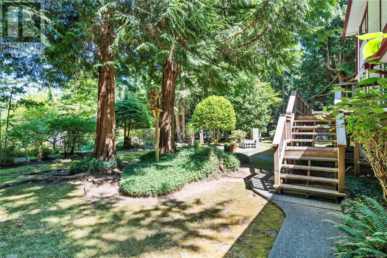 Photo 11 of 255 Sunningdale Rd E, Qualicum Beach BC