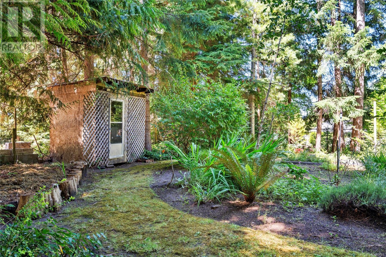 Photo 33 of 255 Sunningdale Rd E, Qualicum Beach BC