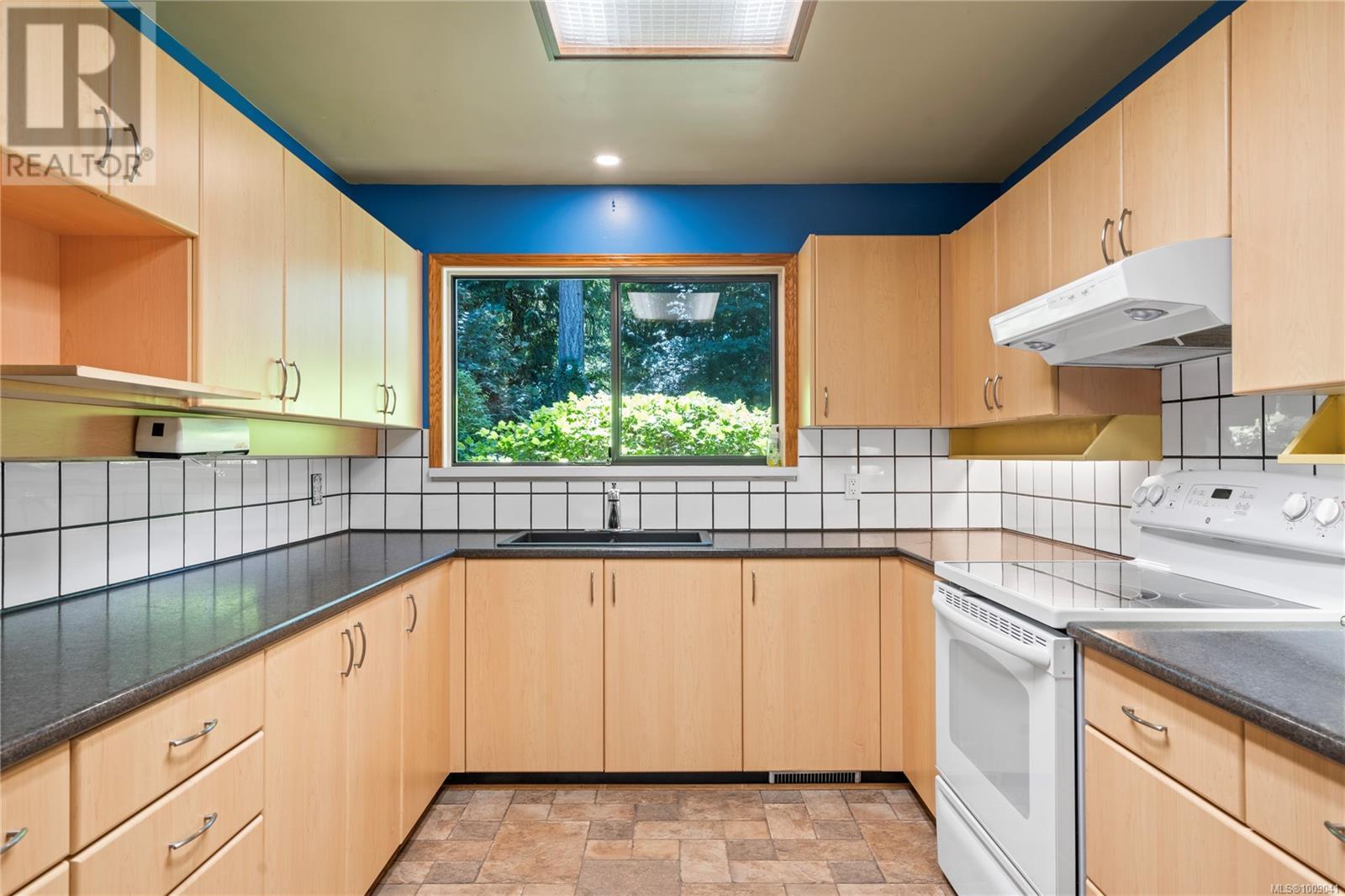 Photo 2 of 255 Sunningdale Rd E, Qualicum Beach BC