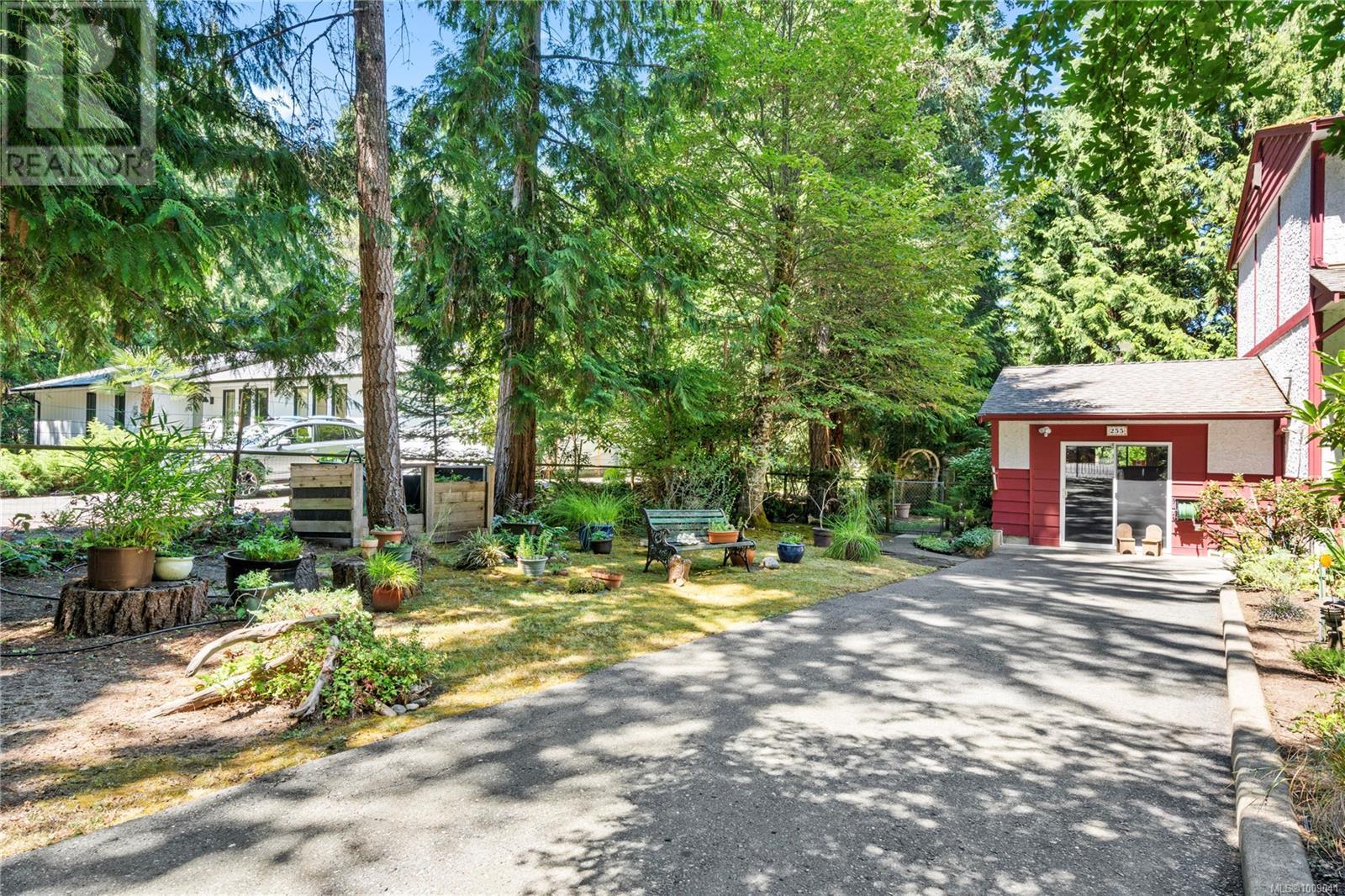 Photo 34 of 255 Sunningdale Rd E, Qualicum Beach BC