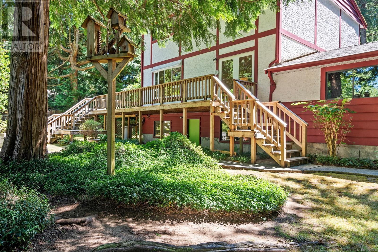 Photo 36 of 255 Sunningdale Rd E, Qualicum Beach BC
