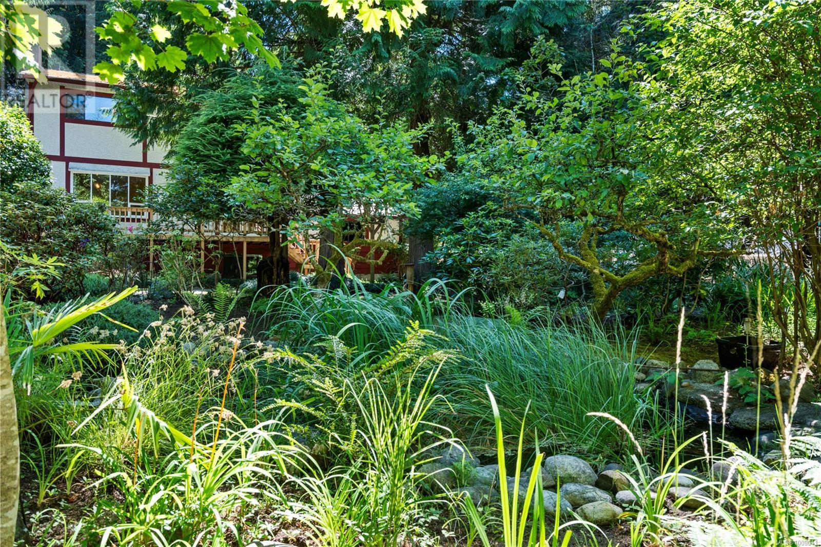 Photo 37 of 255 Sunningdale Rd E, Qualicum Beach BC