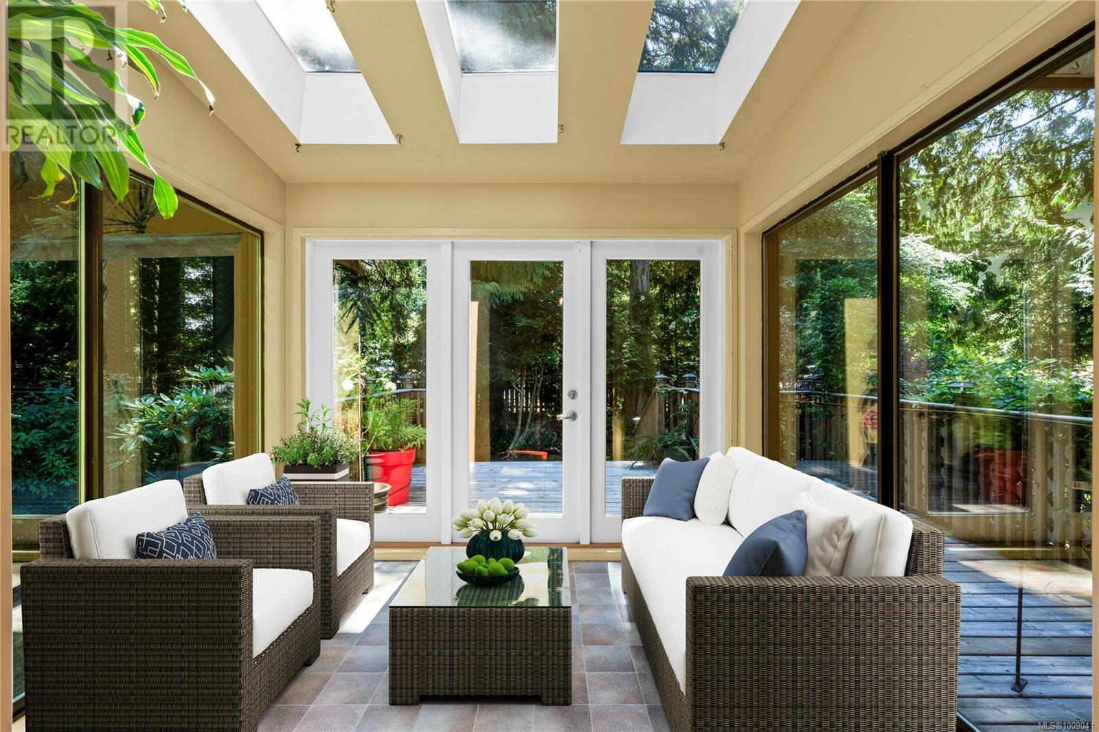 Photo 9 of 255 Sunningdale Rd E, Qualicum Beach BC