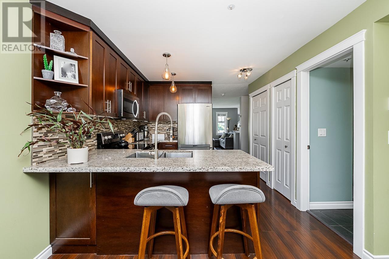 Photo 4 of 55 2422 Hawthorne Avenue, Port Coquitlam BC