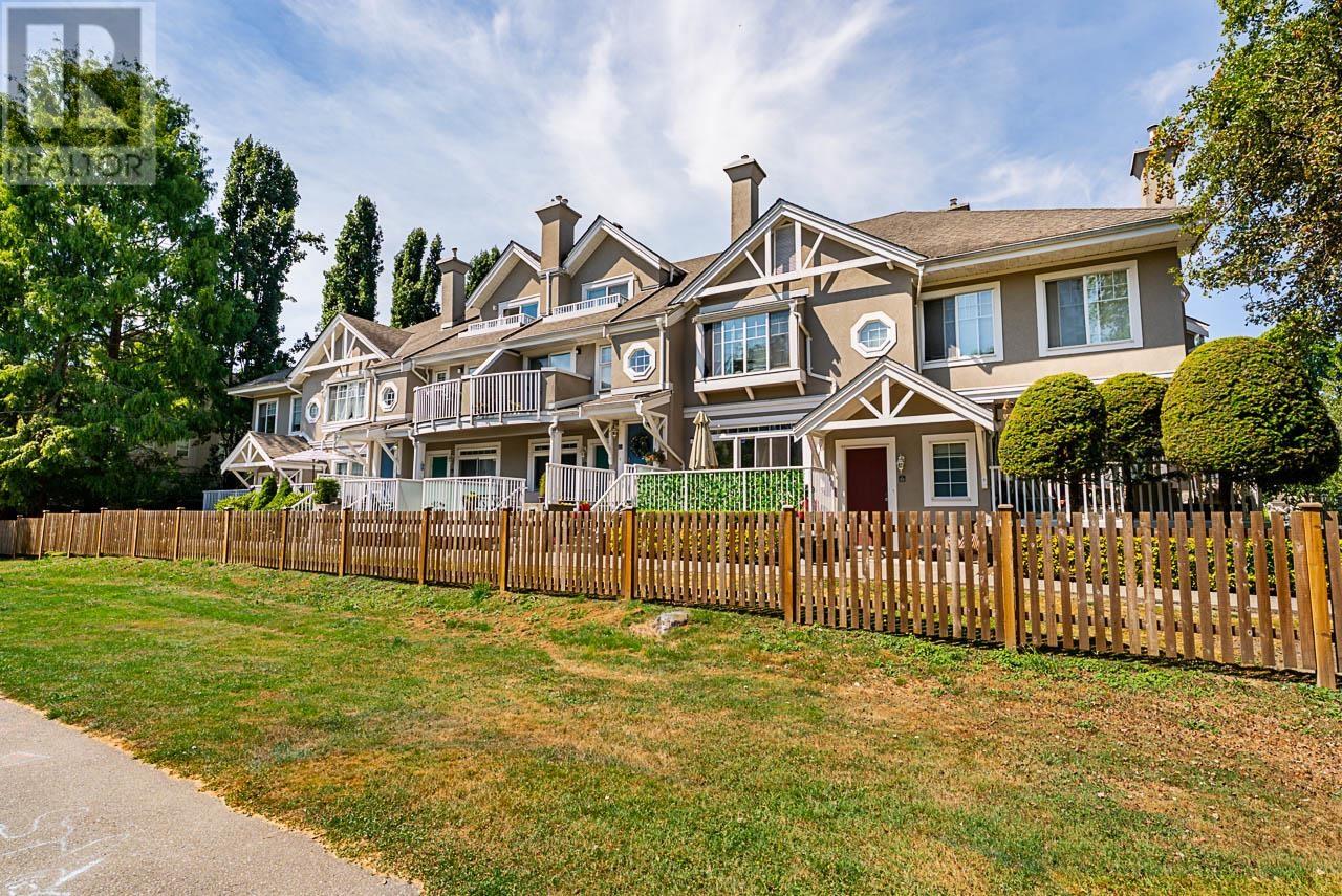 Photo 7 of 55 2422 Hawthorne Avenue, Port Coquitlam BC