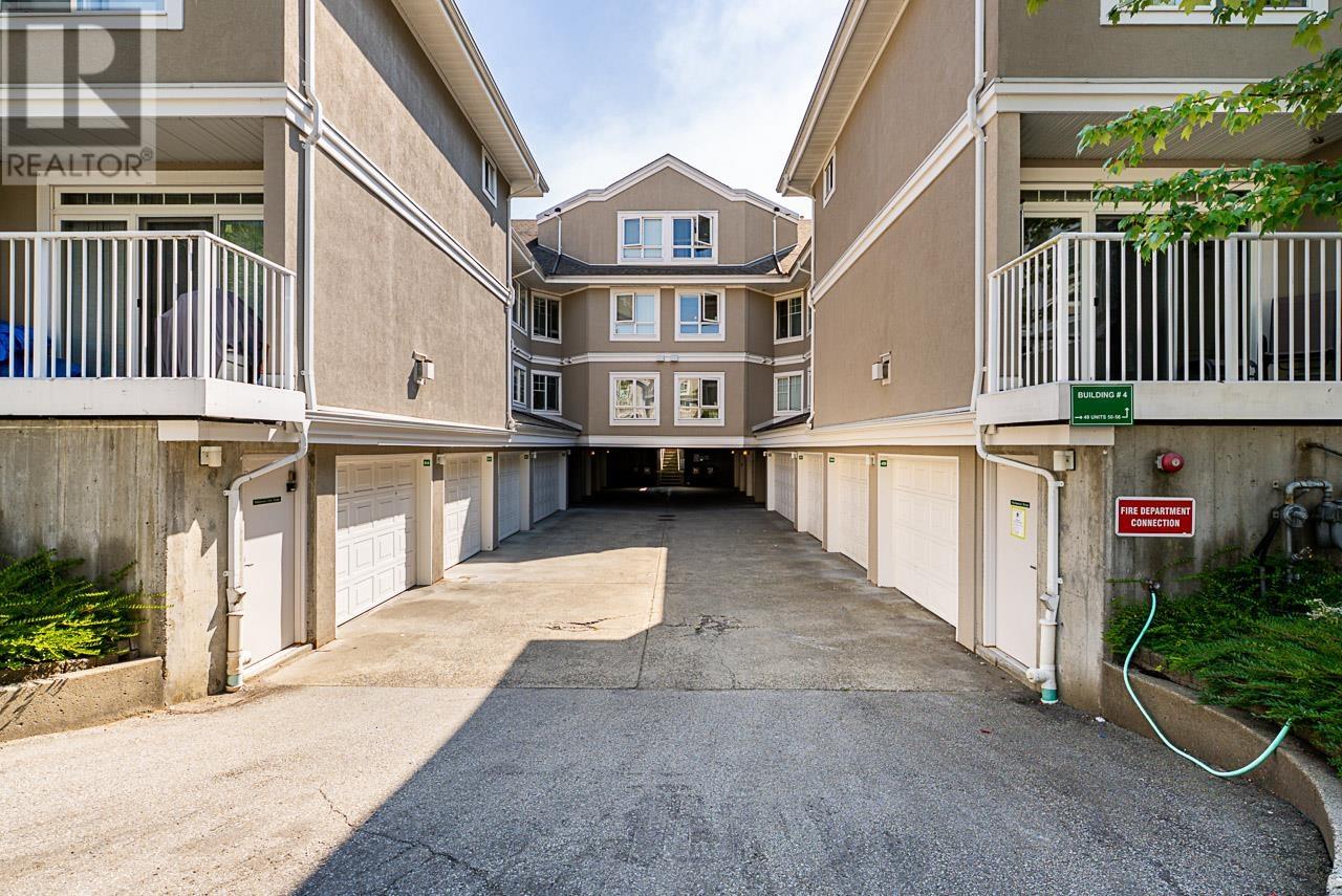 Photo 22 of 55 2422 Hawthorne Avenue, Port Coquitlam BC