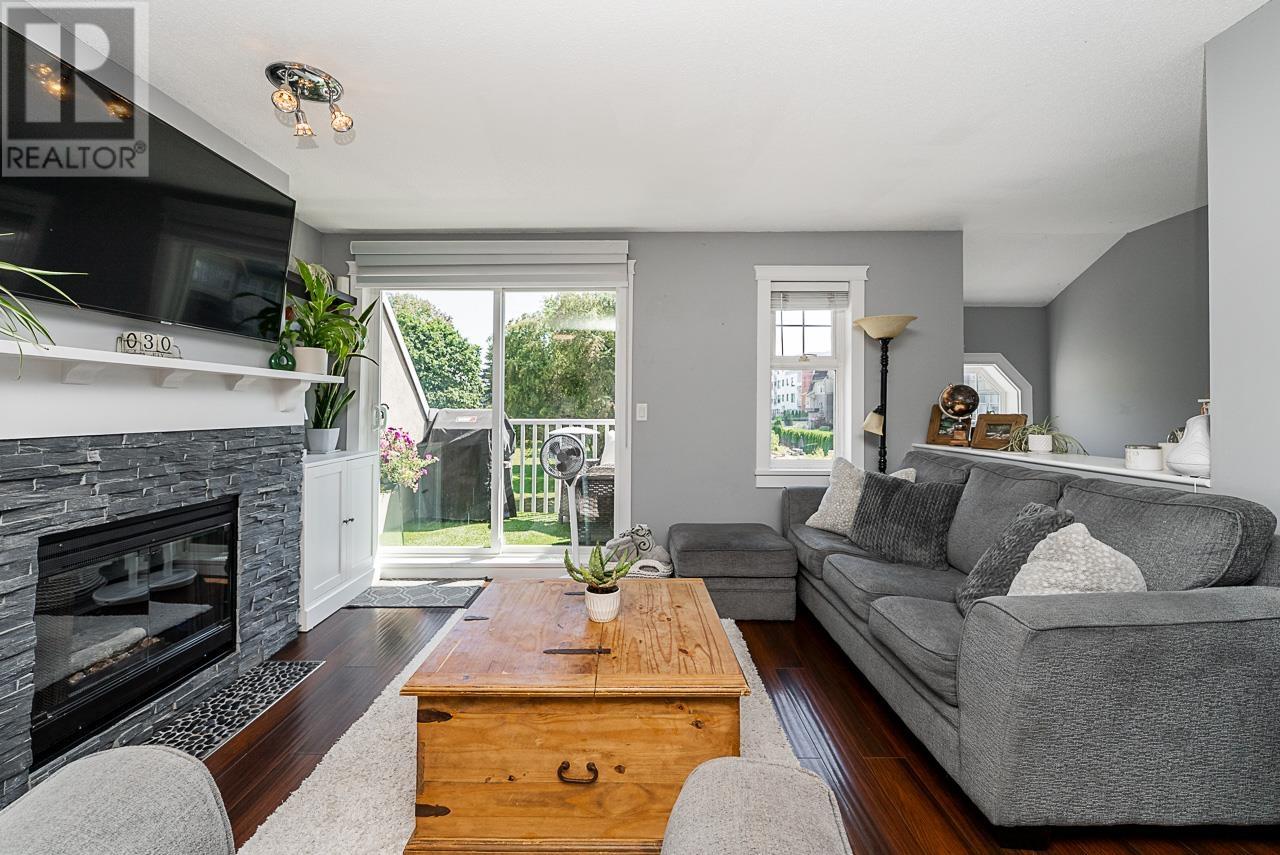 Photo 21 of 55 2422 Hawthorne Avenue, Port Coquitlam BC