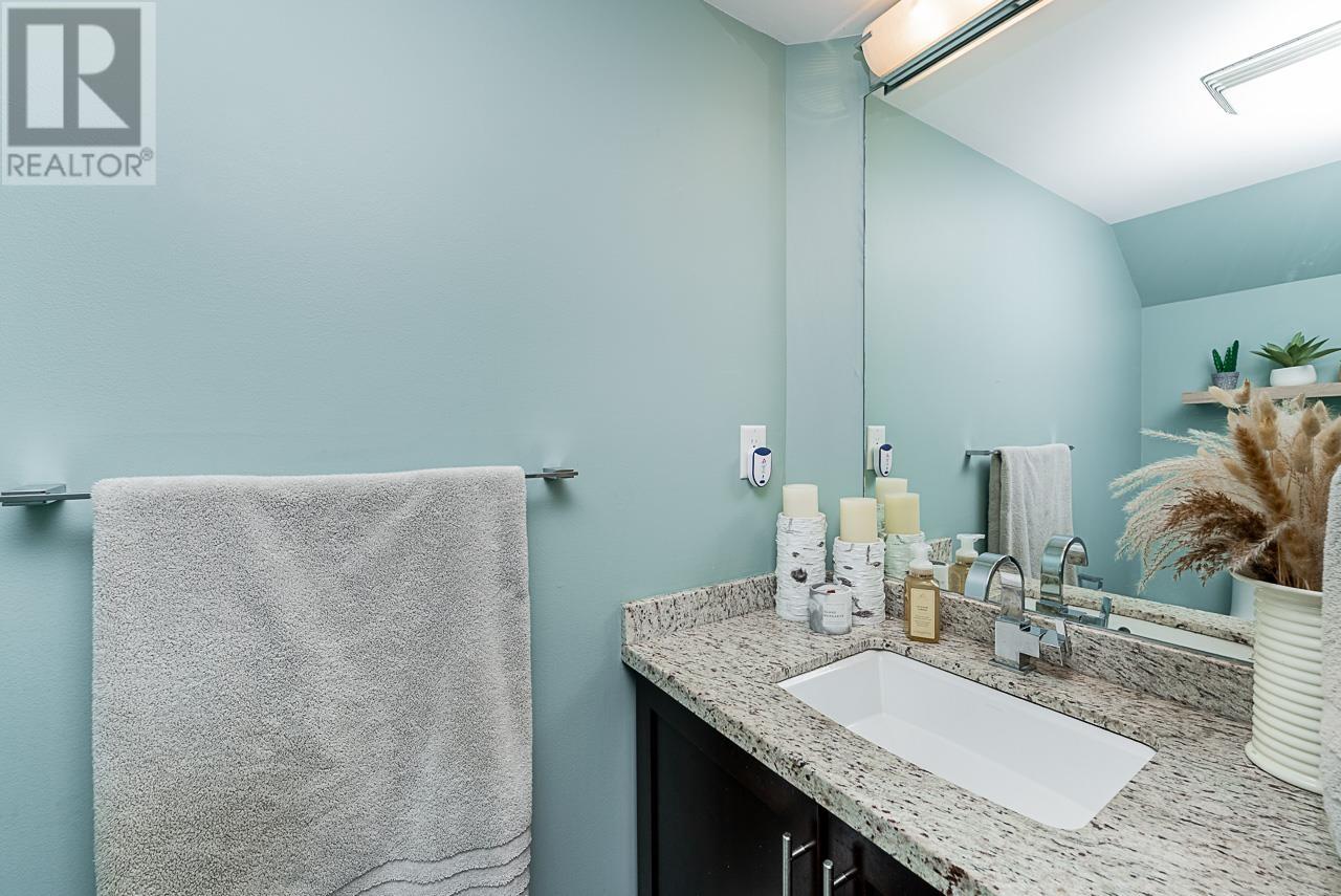 Photo 17 of 55 2422 Hawthorne Avenue, Port Coquitlam BC