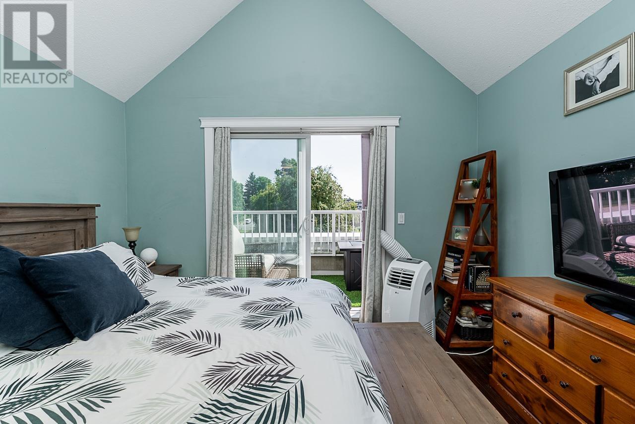 Photo 19 of 55 2422 Hawthorne Avenue, Port Coquitlam BC