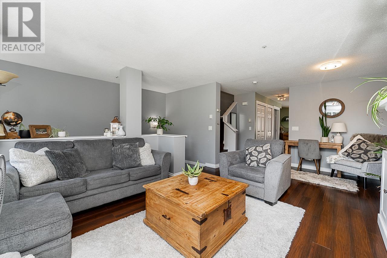 Photo 10 of 55 2422 Hawthorne Avenue, Port Coquitlam BC