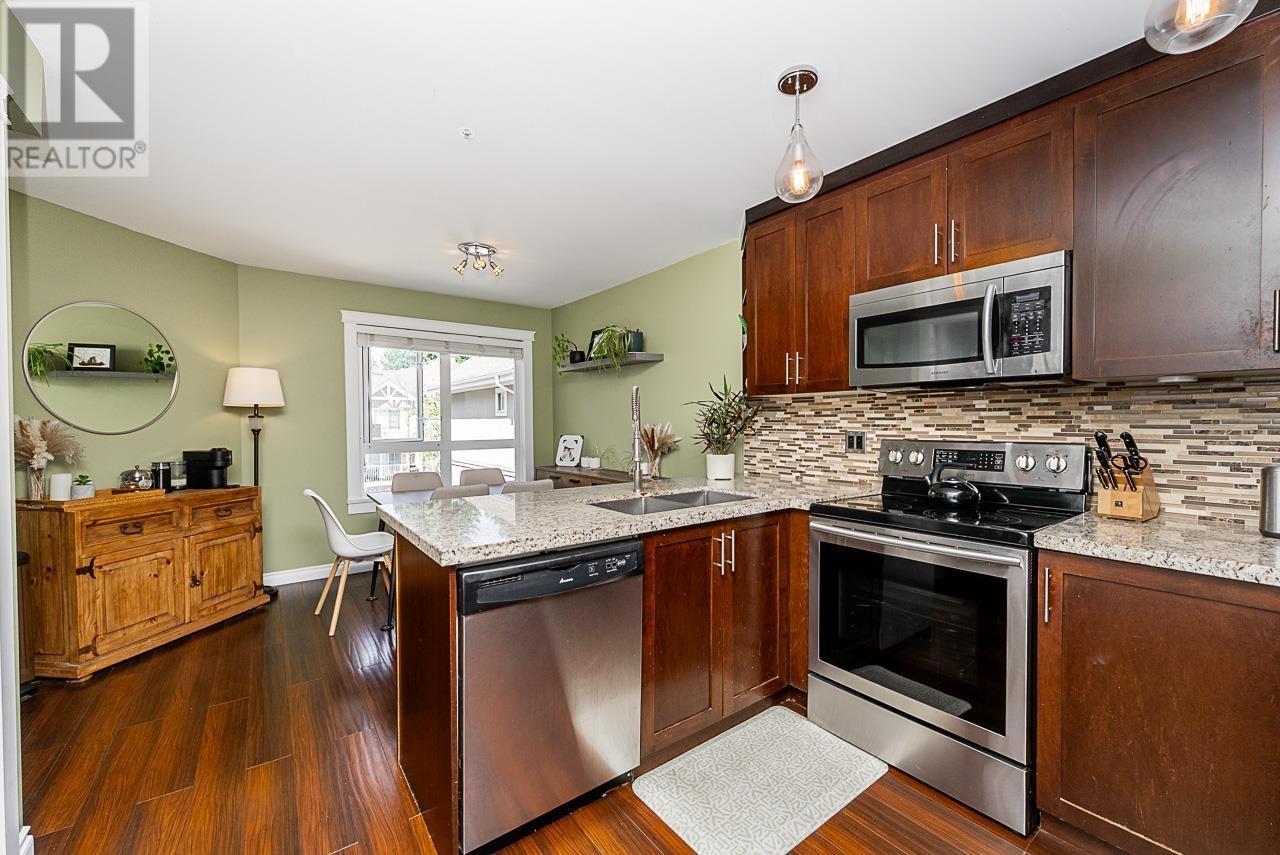Photo 36 of 55 2422 Hawthorne Avenue, Port Coquitlam BC