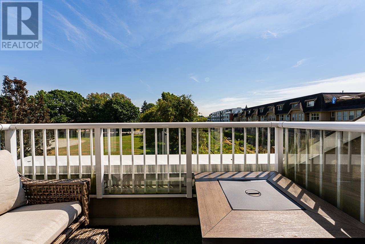 Photo 31 of 55 2422 Hawthorne Avenue, Port Coquitlam BC