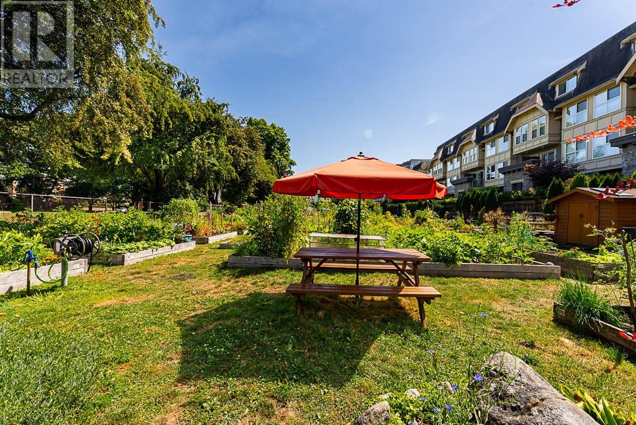 Photo 25 of 55 2422 Hawthorne Avenue, Port Coquitlam BC