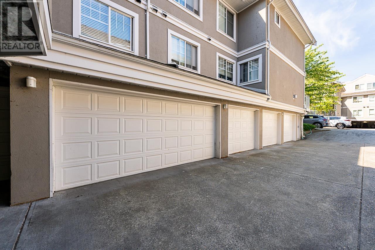 Photo 37 of 55 2422 Hawthorne Avenue, Port Coquitlam BC
