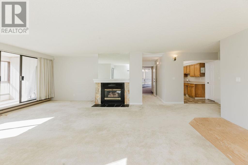 301 5477 WHARF AVENUE, Sechelt
