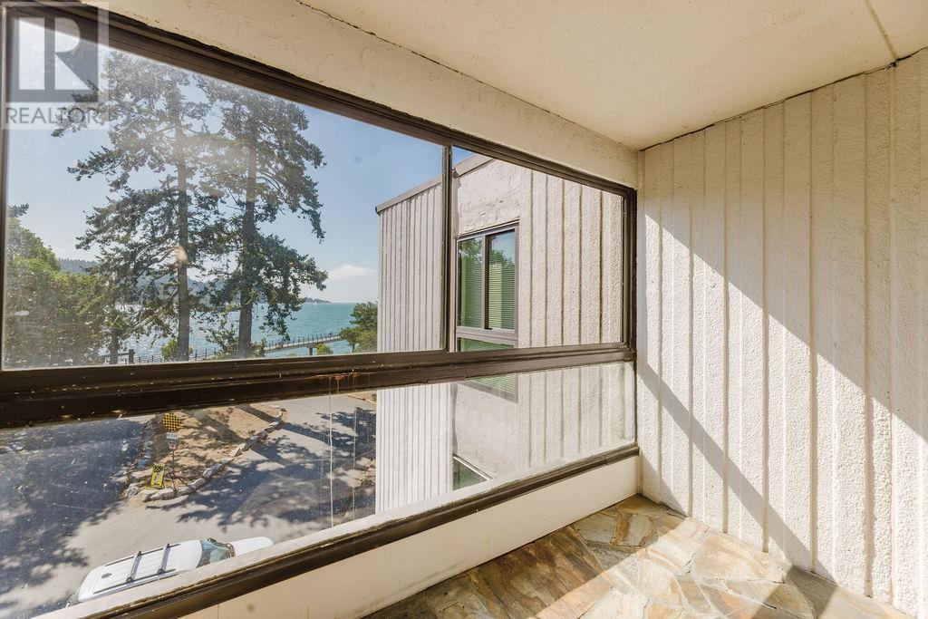 301 5477 WHARF AVENUE, Sechelt