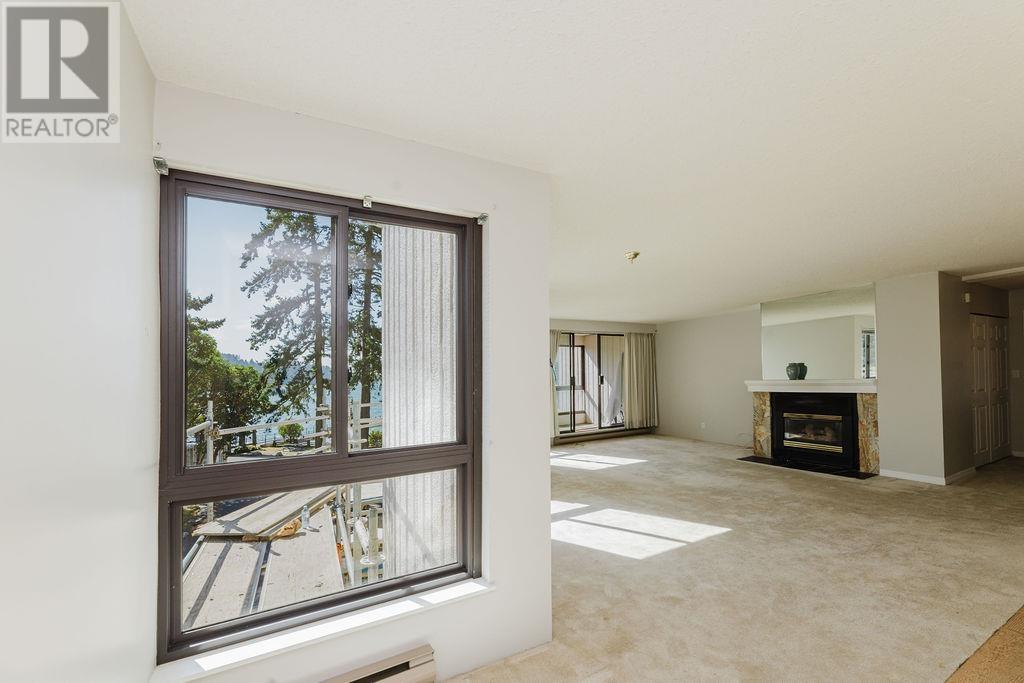 301 5477 WHARF AVENUE, Sechelt