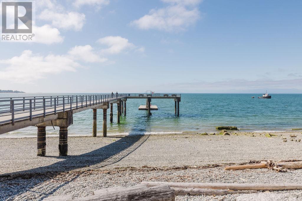 301 5477 WHARF AVENUE, Sechelt