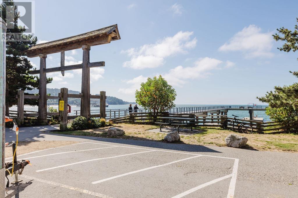 301 5477 WHARF AVENUE, Sechelt