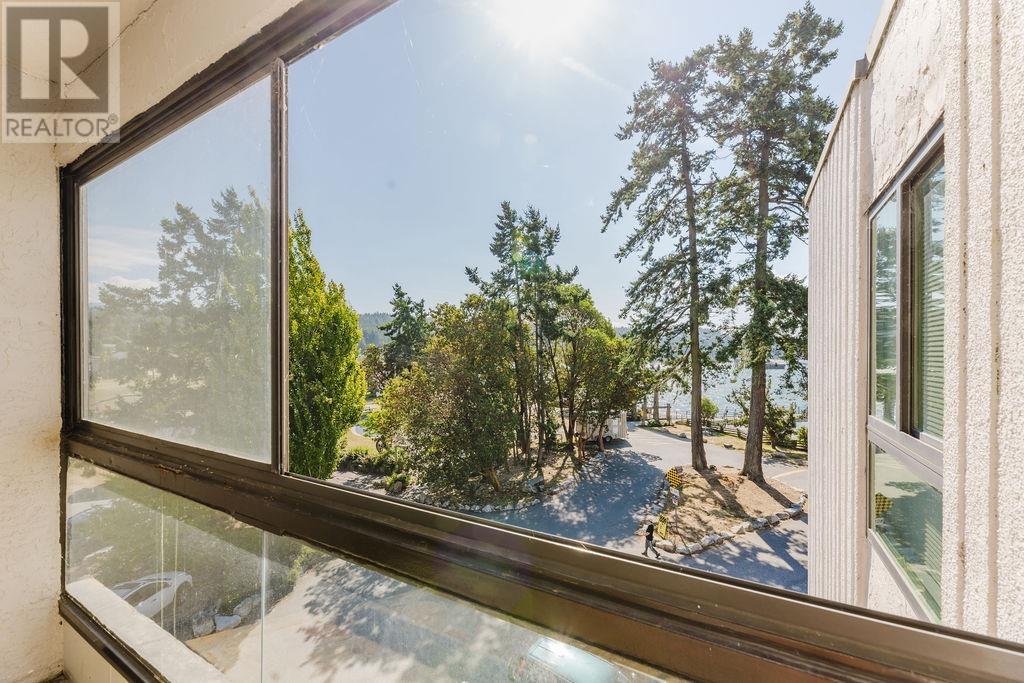 301 5477 WHARF AVENUE, Sechelt