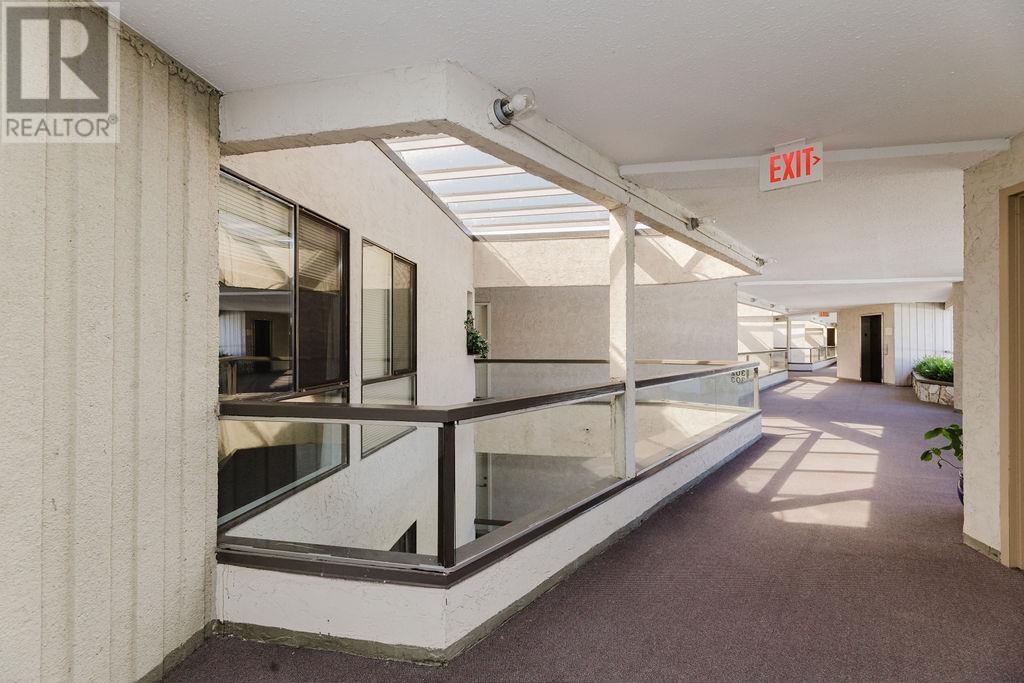301 5477 WHARF AVENUE, Sechelt