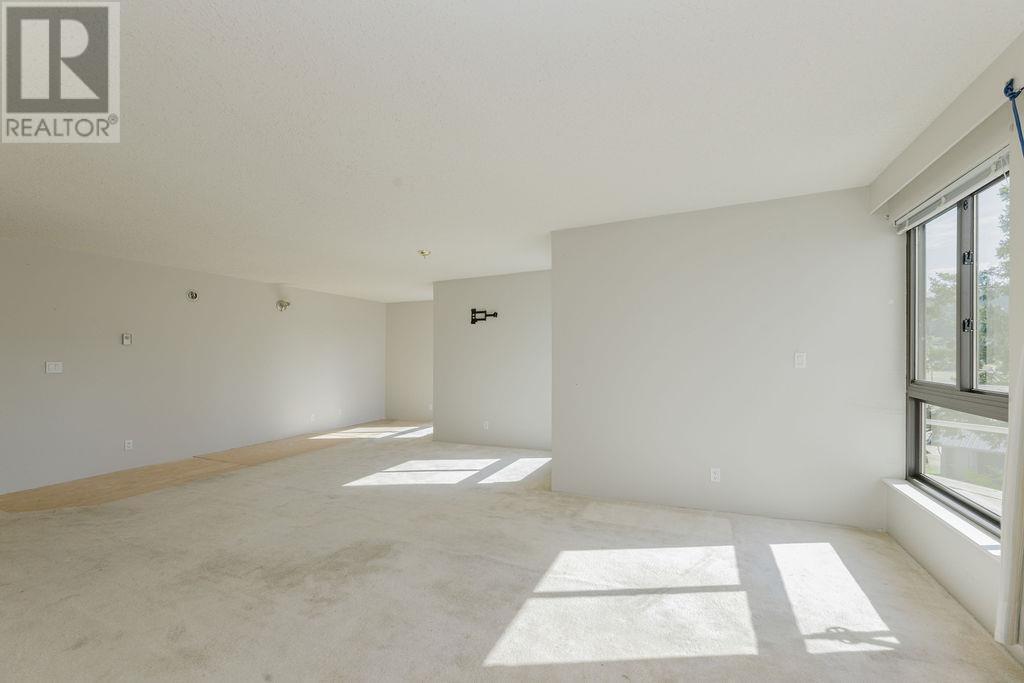 301 5477 WHARF AVENUE, Sechelt