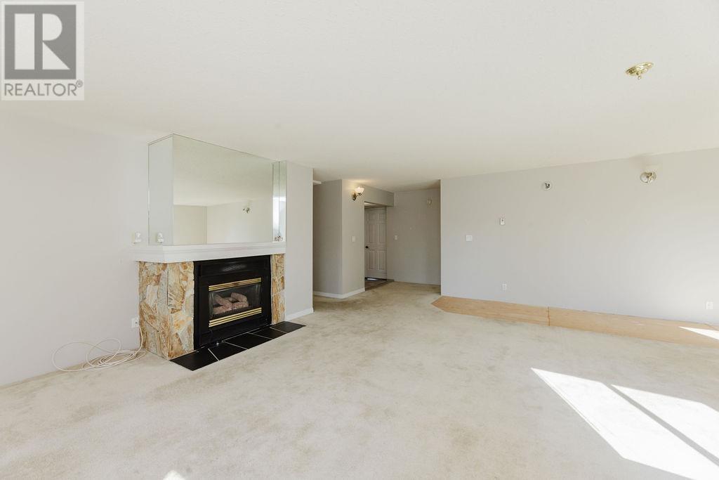 301 5477 WHARF AVENUE, Sechelt