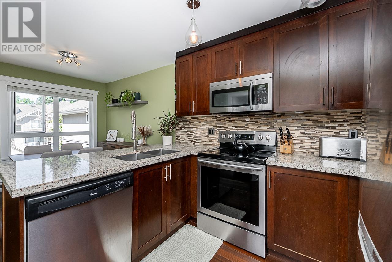 Photo 11 of 55 2422 Hawthorne Avenue, Port Coquitlam BC