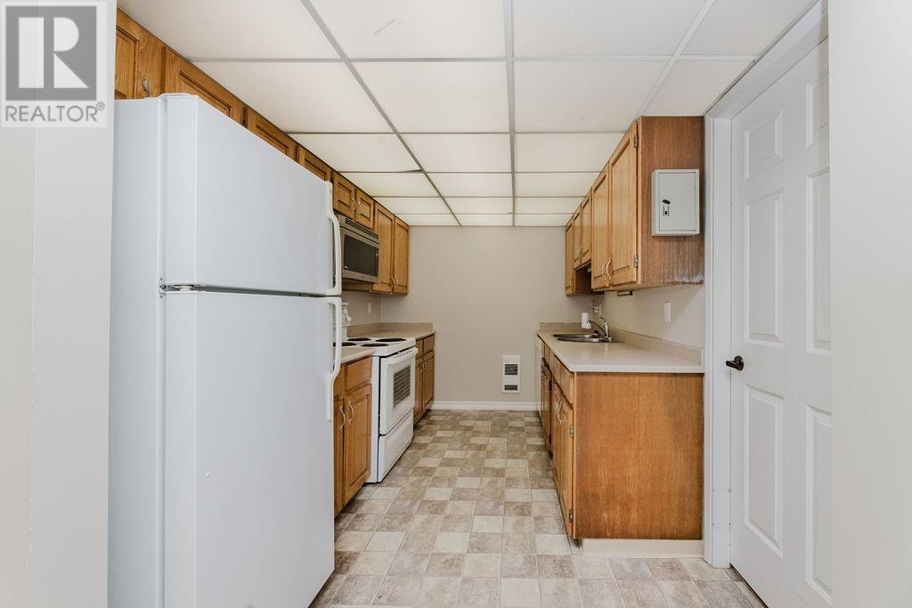 301 5477 WHARF AVENUE, Sechelt
