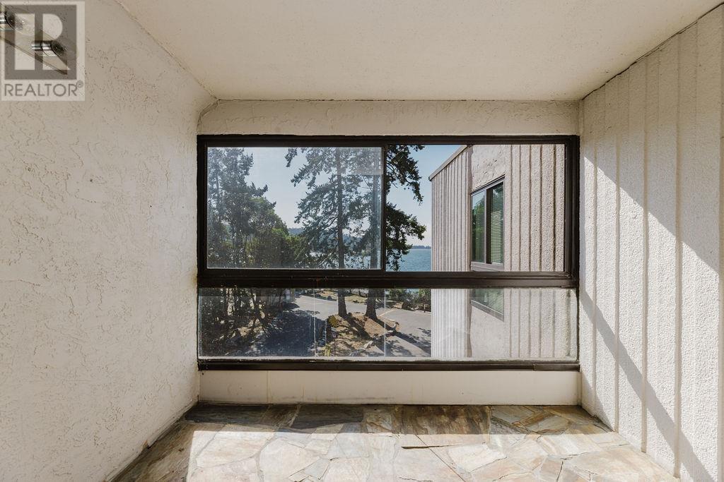 301 5477 WHARF AVENUE, Sechelt
