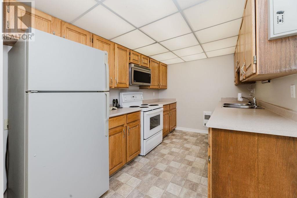 301 5477 WHARF AVENUE, Sechelt