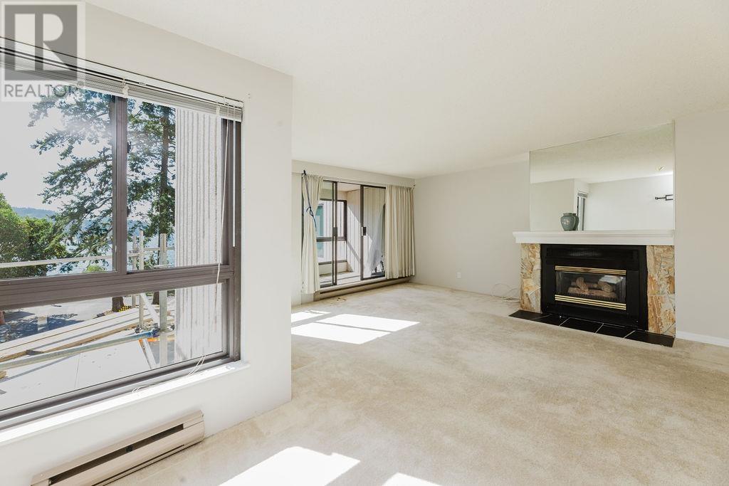 301 5477 WHARF AVENUE, Sechelt