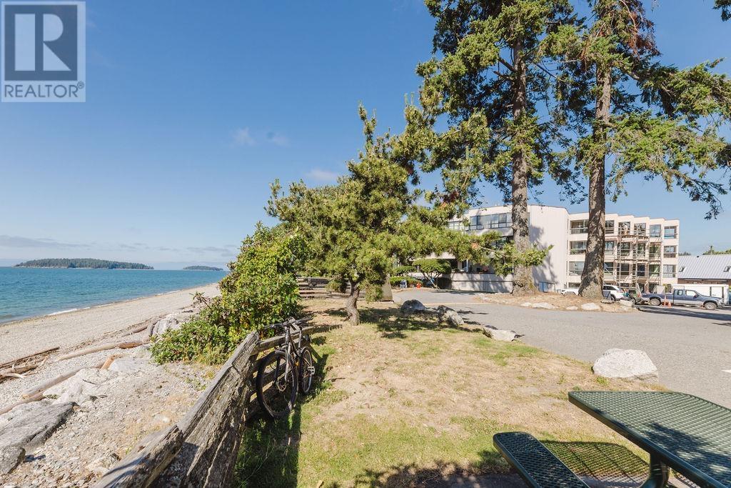 301 5477 WHARF AVENUE, Sechelt