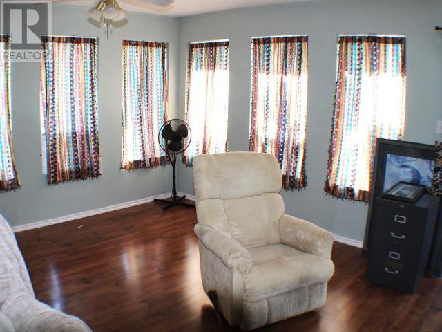 7164 BARNET STREET, Powell River