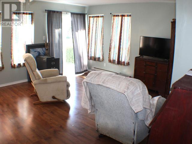 7164 BARNET STREET, Powell River