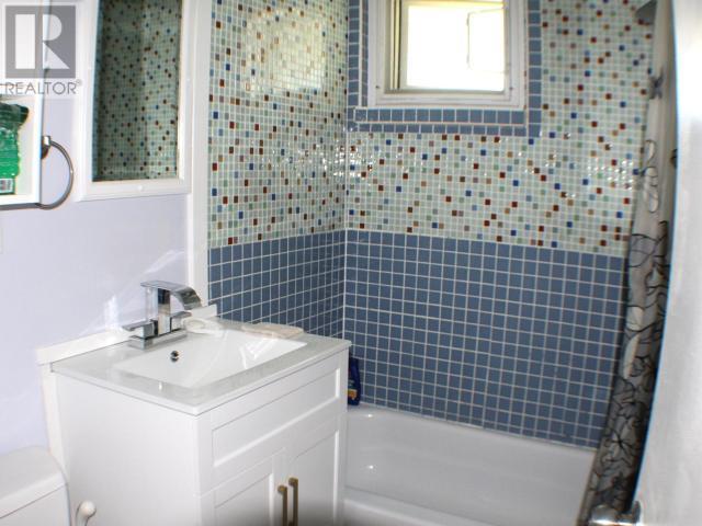 7164 BARNET STREET, Powell River