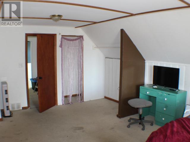 7164 BARNET STREET, Powell River