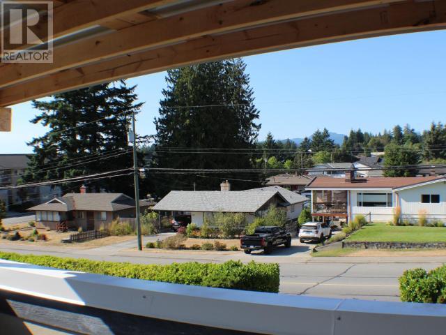 7164 BARNET STREET, Powell River