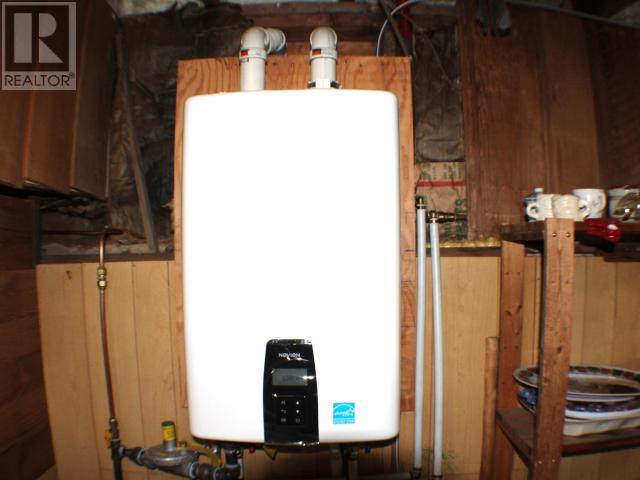 7164 BARNET STREET, Powell River