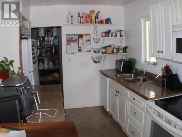 7164 BARNET STREET, Powell River