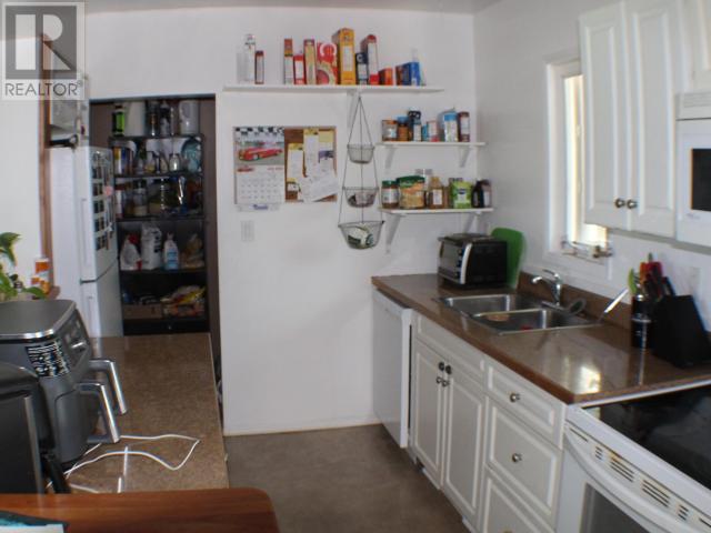 7164 BARNET STREET, Powell River