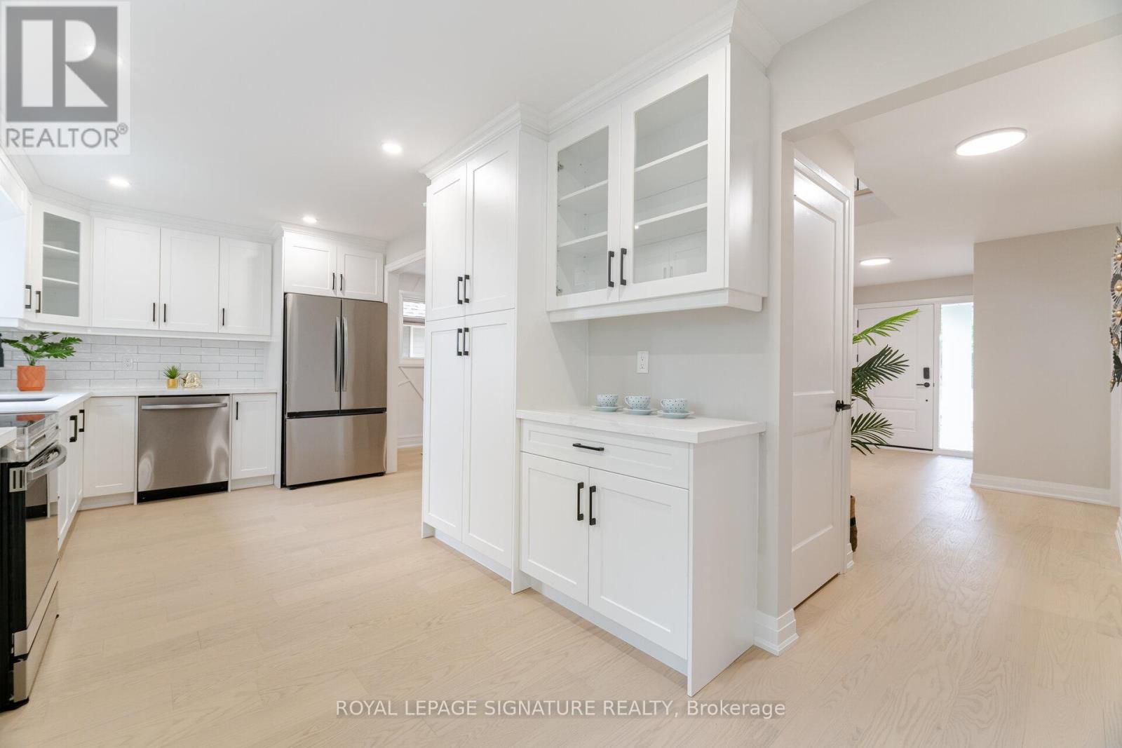 Photo 37 of 2392 Arnold Crescent, Burlington ON