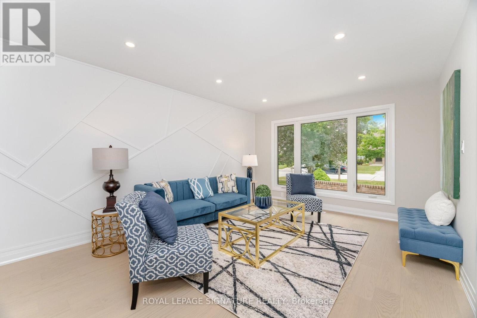 Photo 44 of 2392 Arnold Crescent, Burlington ON