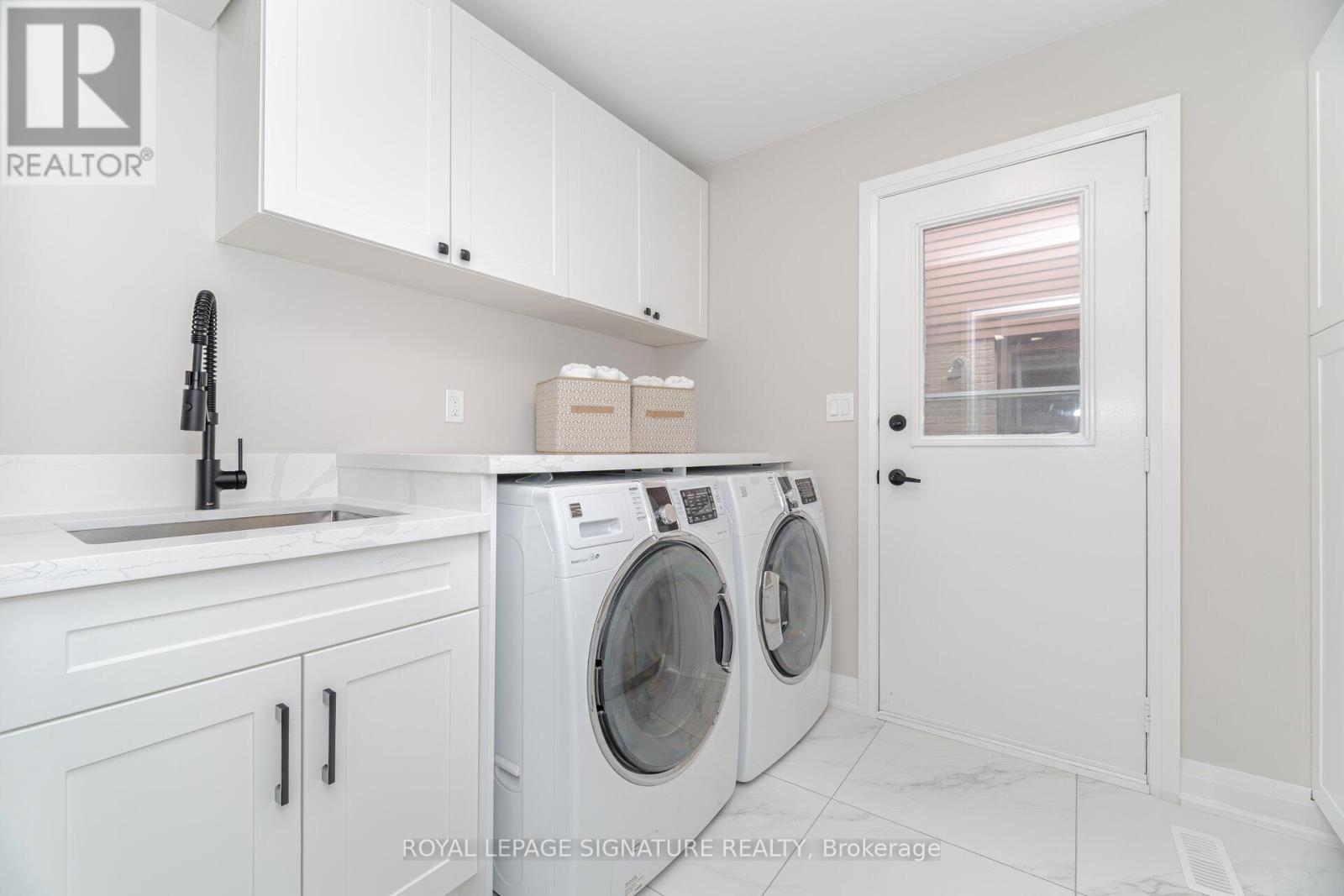 Photo 45 of 2392 Arnold Crescent, Burlington ON