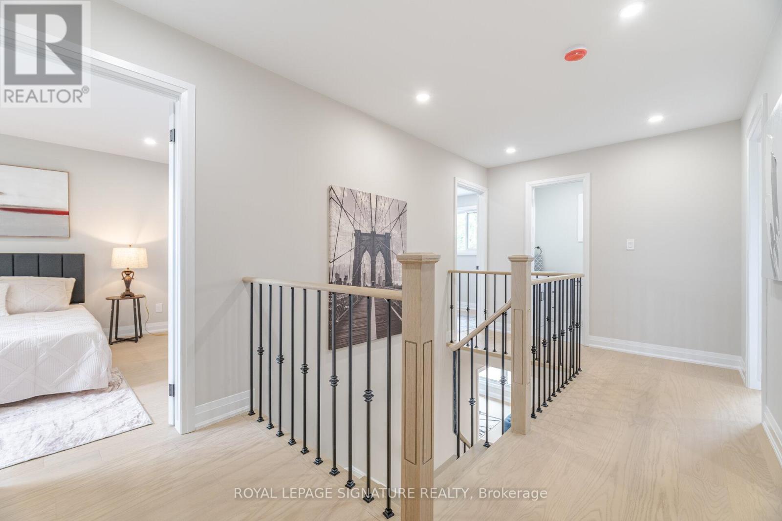 Photo 46 of 2392 Arnold Crescent, Burlington ON